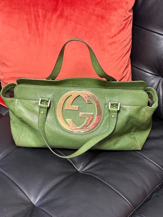Gucci Handbags - Gucci Kelly Green Leather Shoulder Bag with Gold Logo